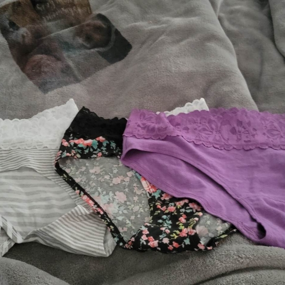 Brand new Victoria secret 30 pairs of xl underwear - Picture 7 of 8